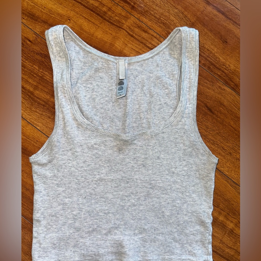 SKIMS BABY TANK GREY SIZE SMALL